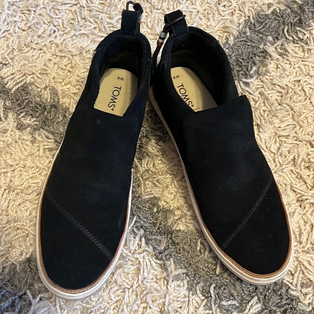 Tom’s Paxton slip ons